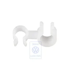 054 133 687 A : - Halter